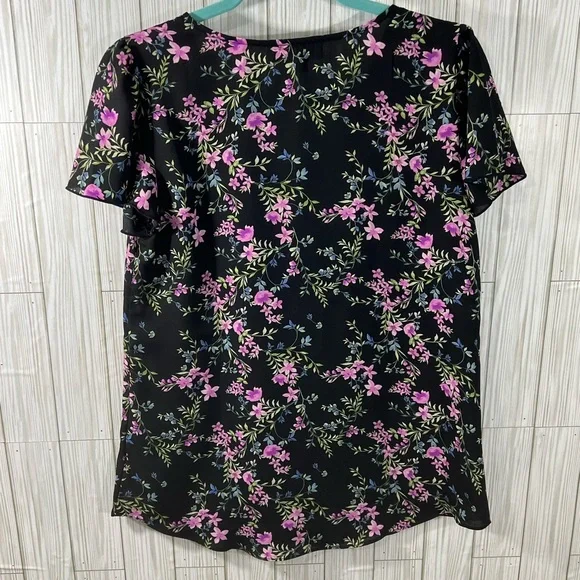 Fortune & Ivy V-Neck Short Sleeve Top - Picture 2 of 5